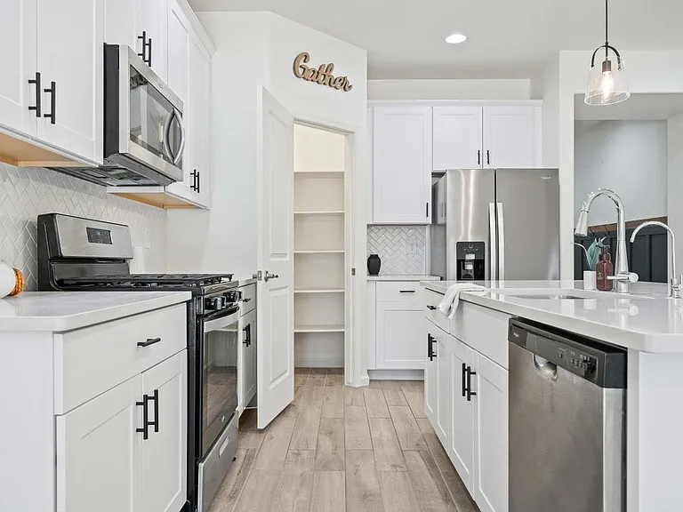 12486 N Reeves Pl — Photo 5