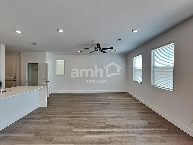 5863 Vaes Dothrak St — Photo 5