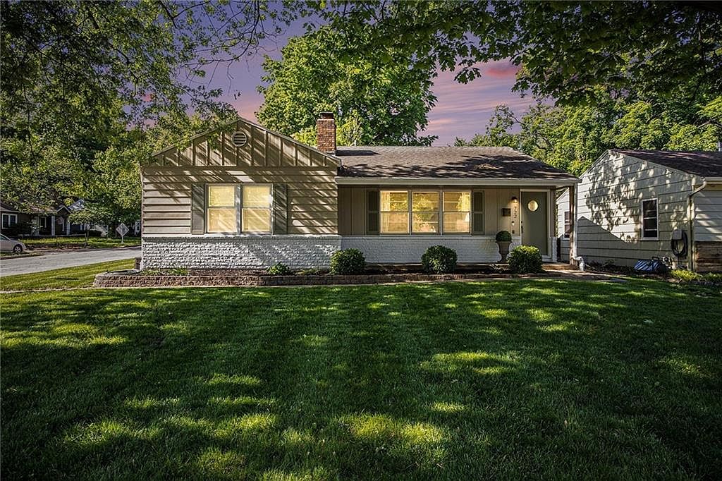 722 W 85th St, Kansas City, MO 64114 | Zillow