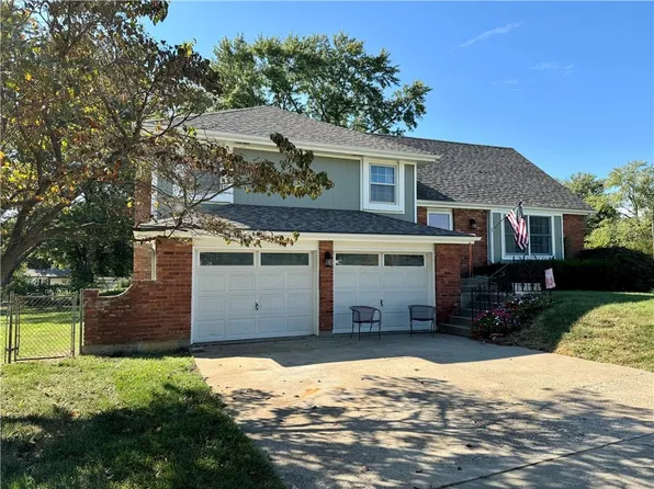 5724 Earnshaw St, Shawnee, KS 66216