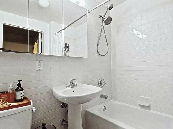 5th image of 54 Orchard St APT 7C