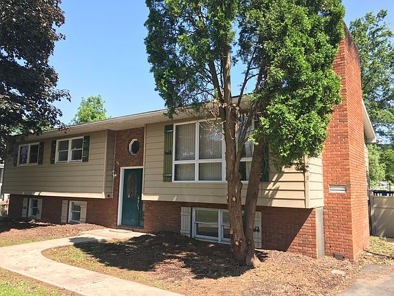 3rd image of 2515 Lincoln Dr