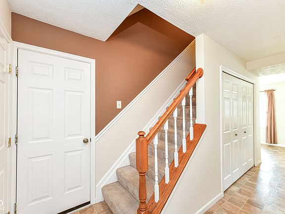 5th image of 8545 Woodstone Ct