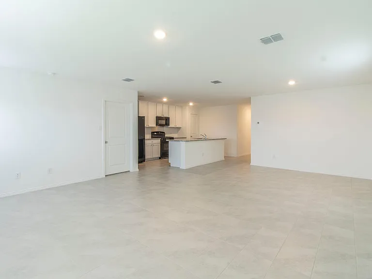 1122 Arborwood Dr — Photo 2