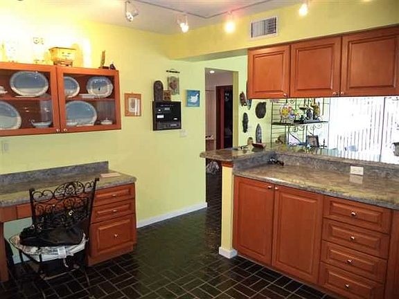 3rd image of 840 Mockingbird Ln