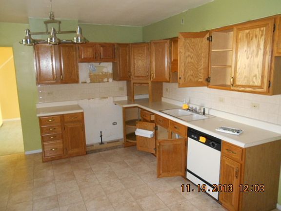 3rd image of 1049 W Indiana St