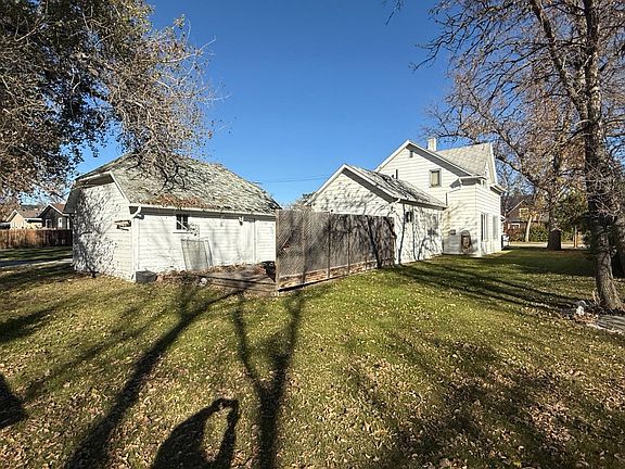5th image of 602 Bennett St