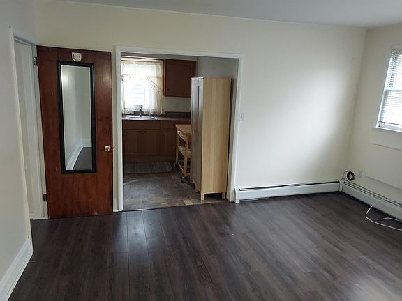 3rd image of 190 W 24th St #2