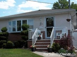 228 N Suffolk Ave, Massapequa, NY 11758