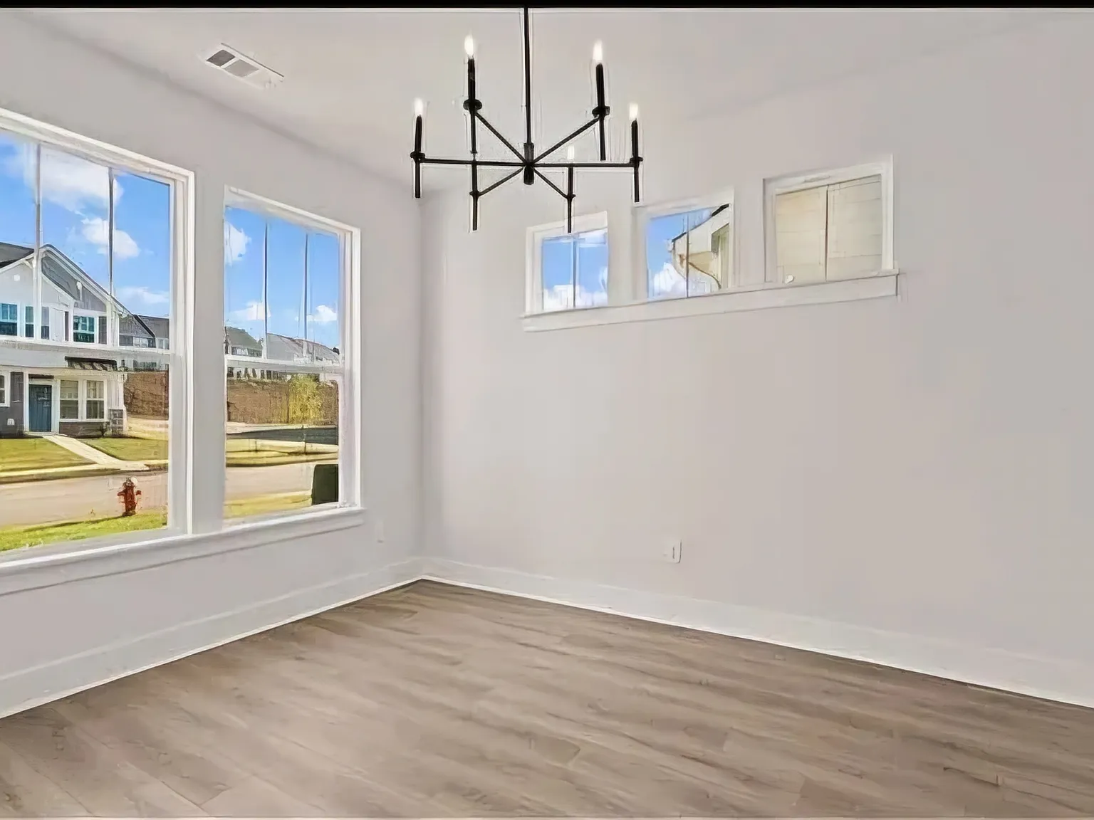 4 bed, 2165 sqft, $2,700 — Photo 3