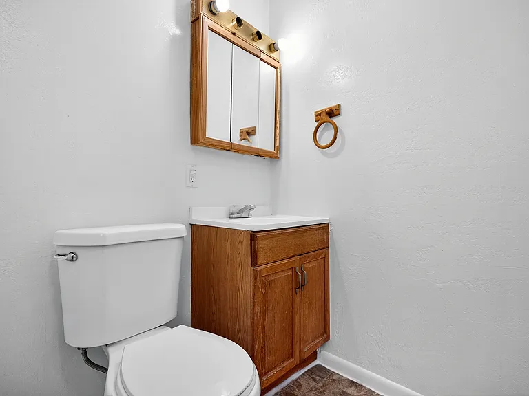235 Nieman St — Photo 10