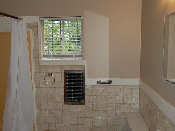 5th image of 616 S Pine St APT A