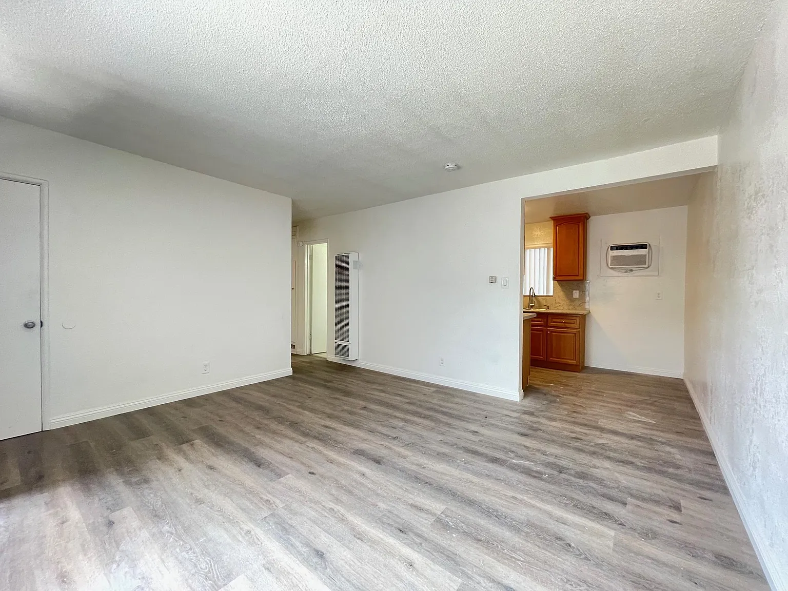 2 bed, 800 sqft, $1,900 — Photo 3