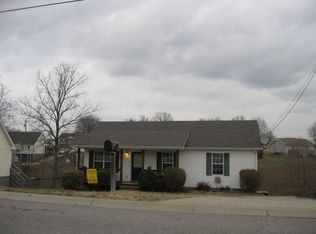 929 Applegrove Cir, Clarksville, TN 37040