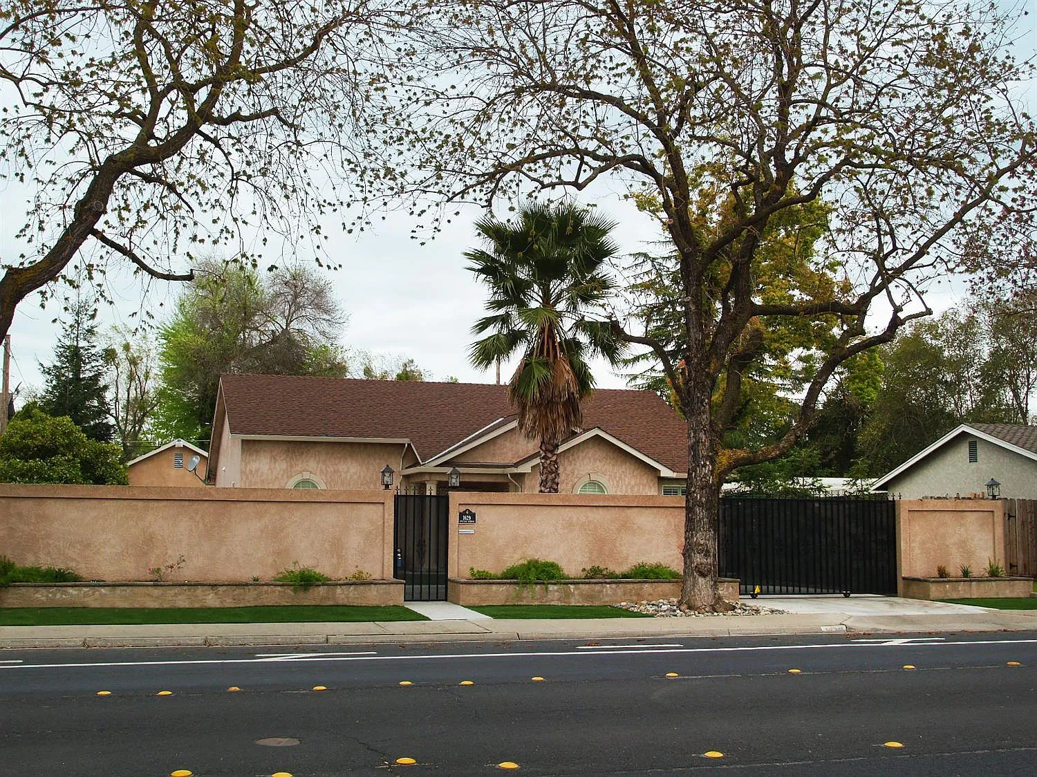 1629 College Ave photo 1