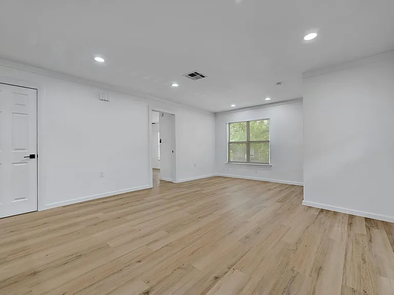 1913 David St — Photo 11