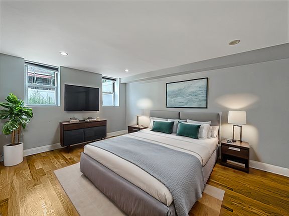 4th image of 653 E 96th St Room 2