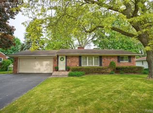 2335 Watkins Lake Rd, Waterford, MI 48328