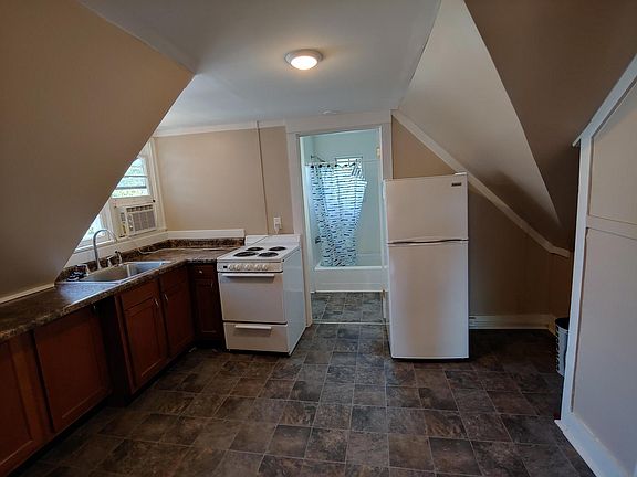 5th image of 132 S Benton St #B