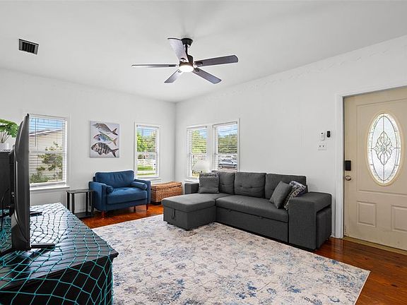 2nd image of 605 3RD AVENUE SW
