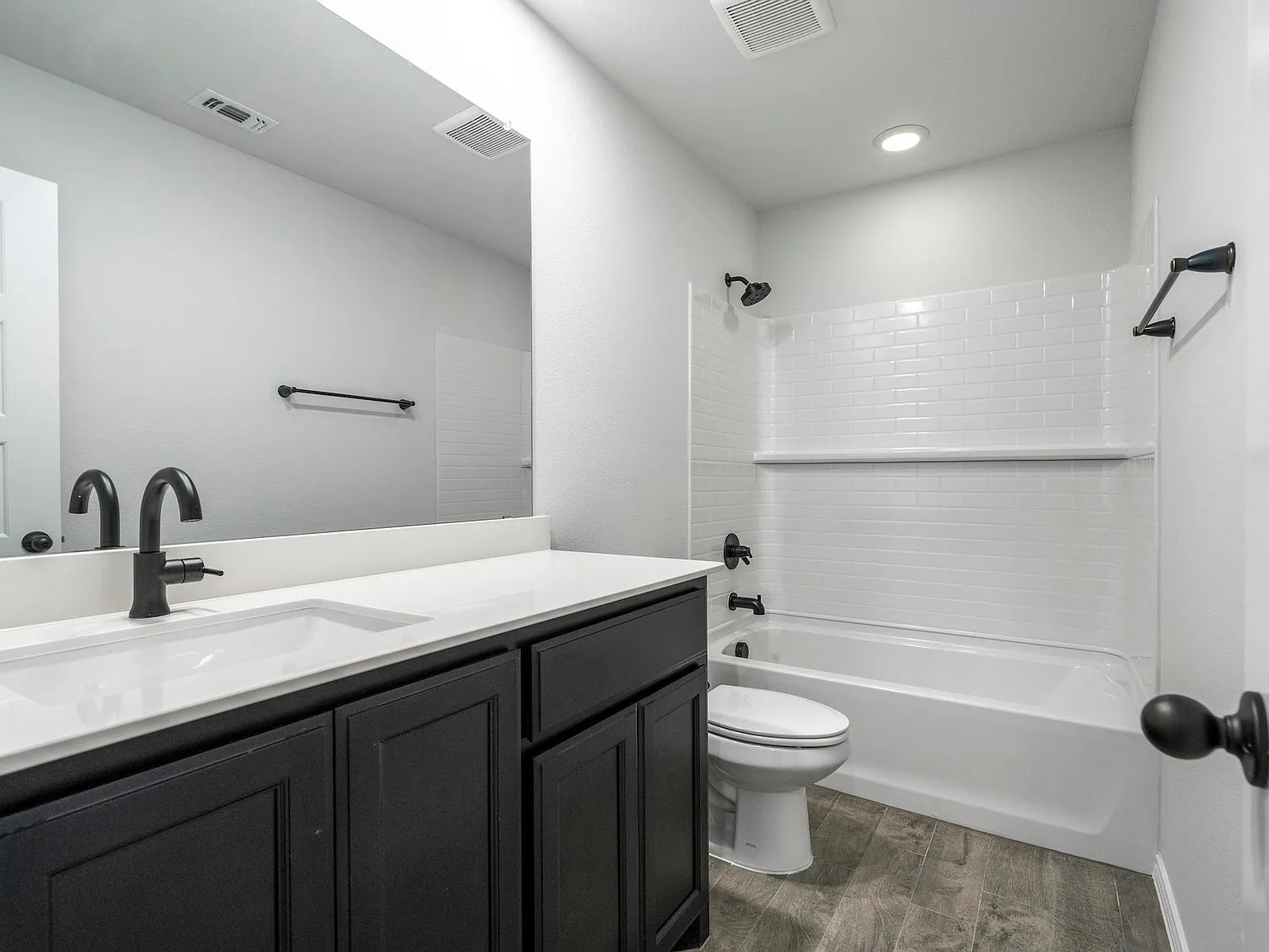 4 bed, 1950 sqft, $2,450 — Photo 2