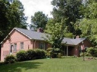 300 Fairway Dr, Radford, VA 24141