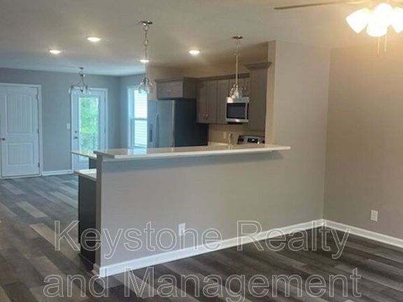 3rd image of 718 Perkins Ave