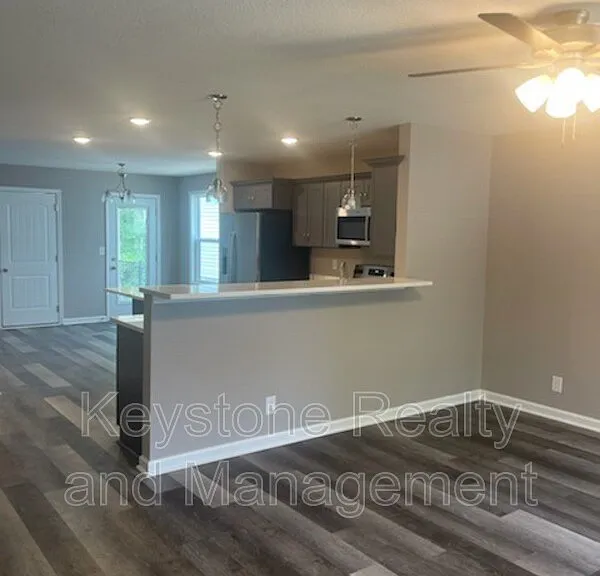 718 Perkins Ave — Photo 3
