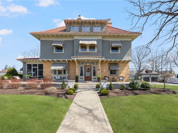 144 Woodland Rd, Woonsocket, RI 02895