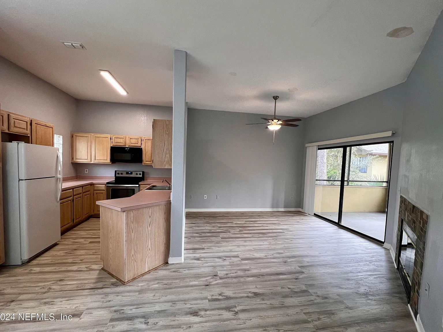 1 bed, 1.0 bath, 830 sqft, $1,350 — Photo 4