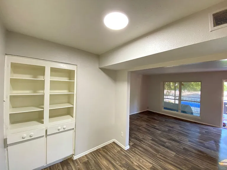 1004 Allena Dr — Photo 3