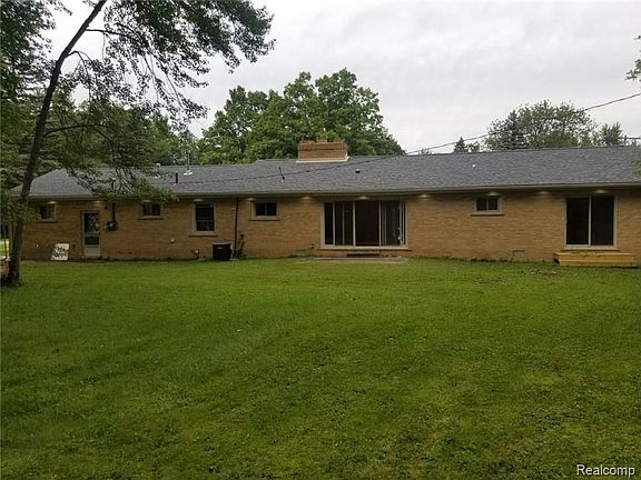 5th image of 42195 Glen Arbor St