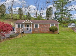 150 Essex Dr, Bluff City, TN 37618