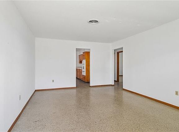 3rd image of 1313 Flanders St