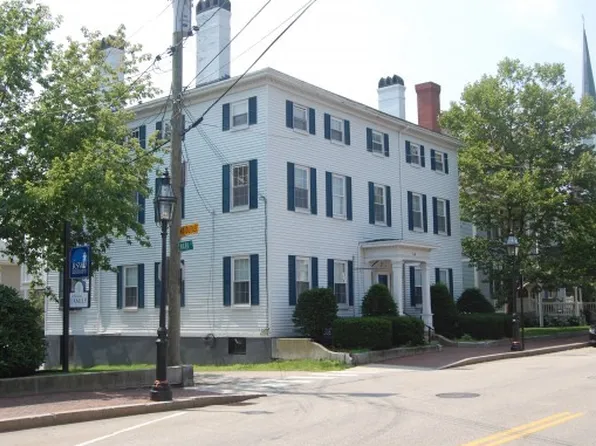 54 Court St APT 5, Portsmouth, NH 03801