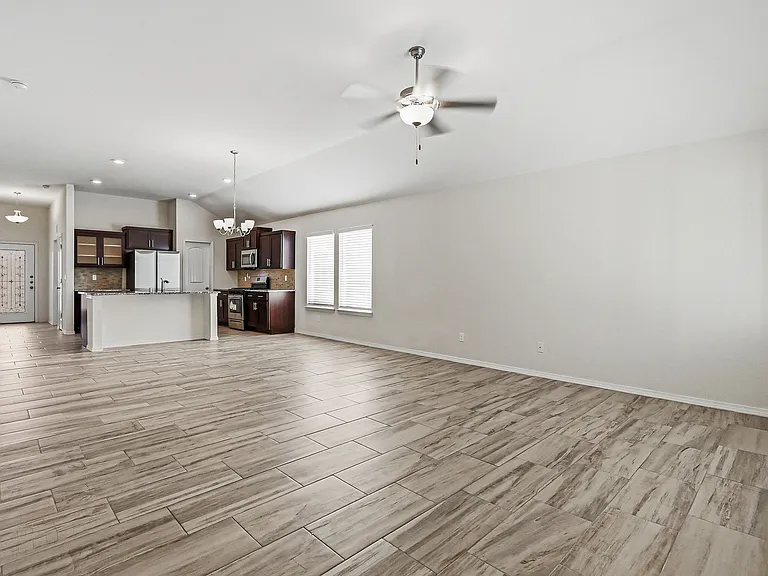 13745 Lago Vista Ave — Photo 15