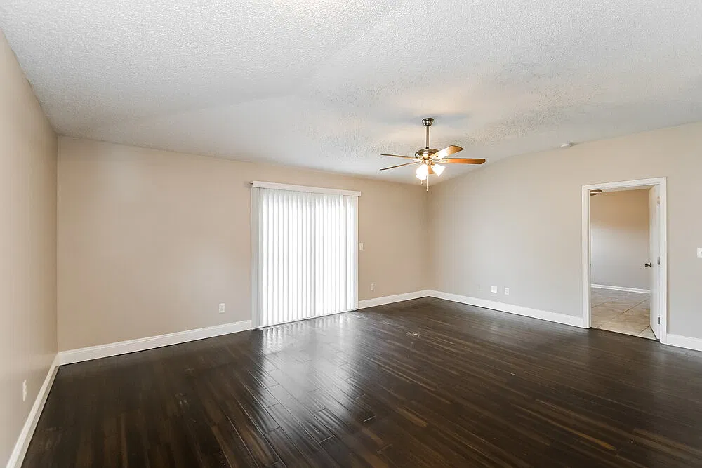3 bed, 2.0 bath, 1373 sqft, $1,800 — Photo 3