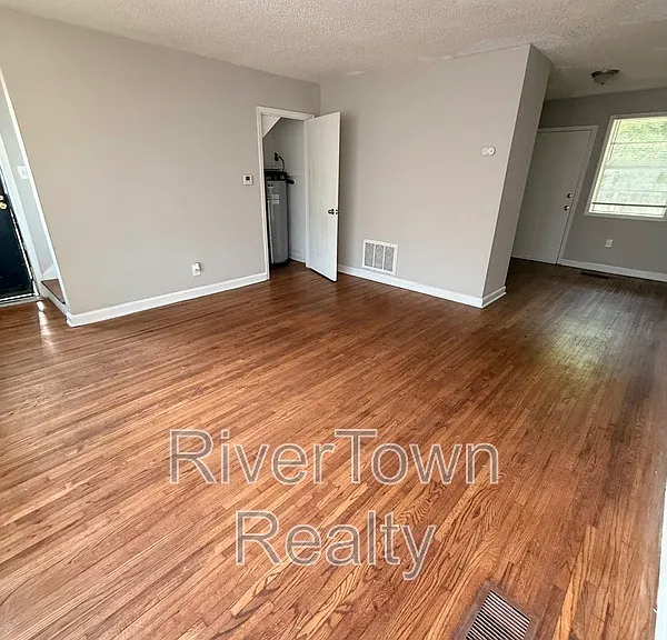 1778 Brown Ave — Photo 3