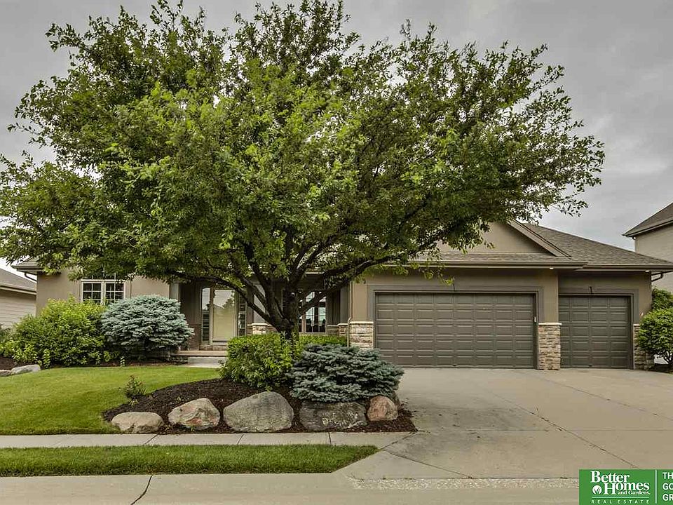 1st image of 930 S 180th Ave
