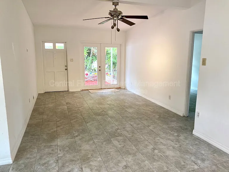 4030 Corrine Dr — Photo 13