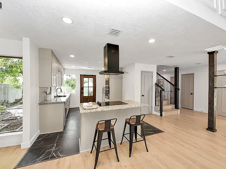 3 bed, 2.5 bath, 2746 sqft, $4,500 — Photo 4