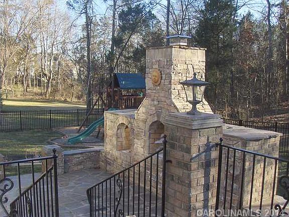 3rd image of 1615 Aringill Ln