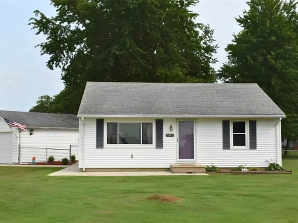 5573 W Suburban Rd, Decatur, IL 62522