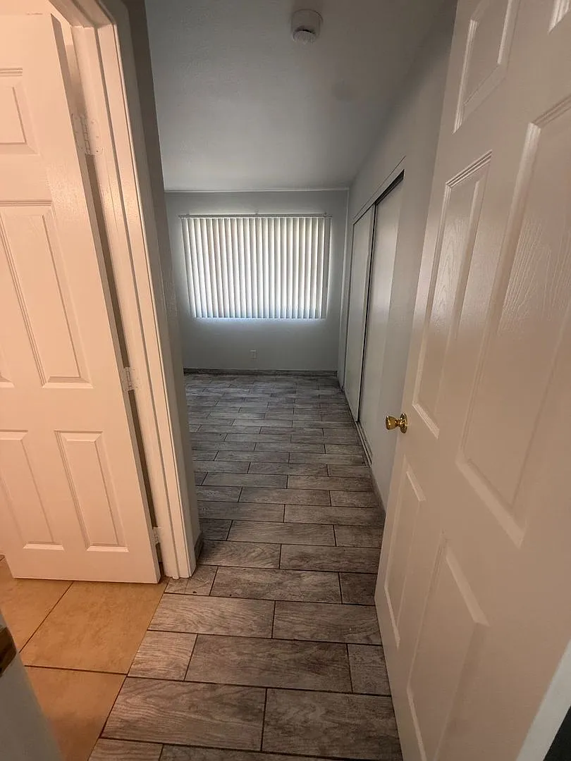 Ontario 1 Bedroom Apartment — Photo 1