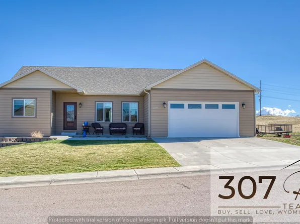 2205 Sawtooth Dr, Gillette, WY 82718