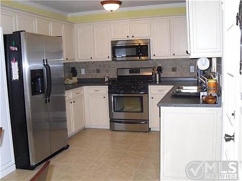 3rd image of 1138 Victoria Dr