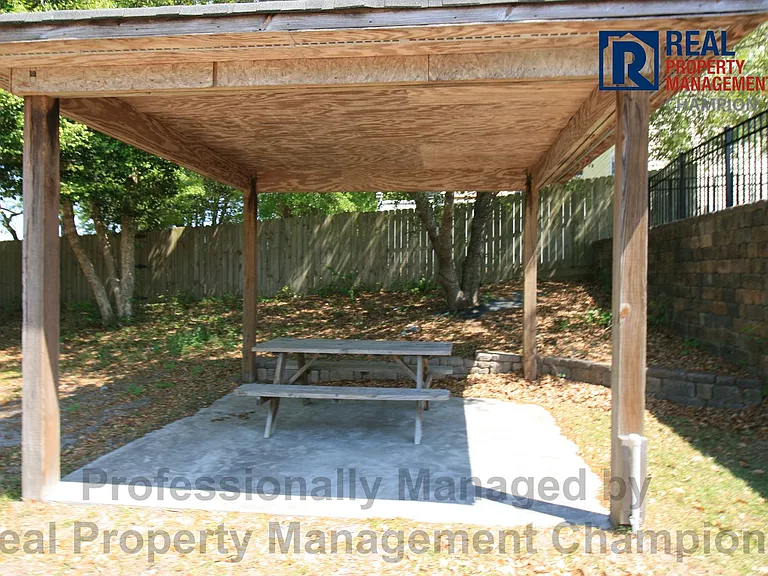 241 E Ivybridge Dr — Photo 23