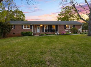 26 Pine Ridge Dr, Greenville, SC 29605