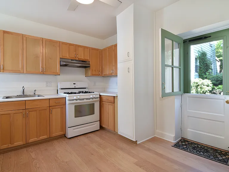 104 Main St #1 — Photo 12