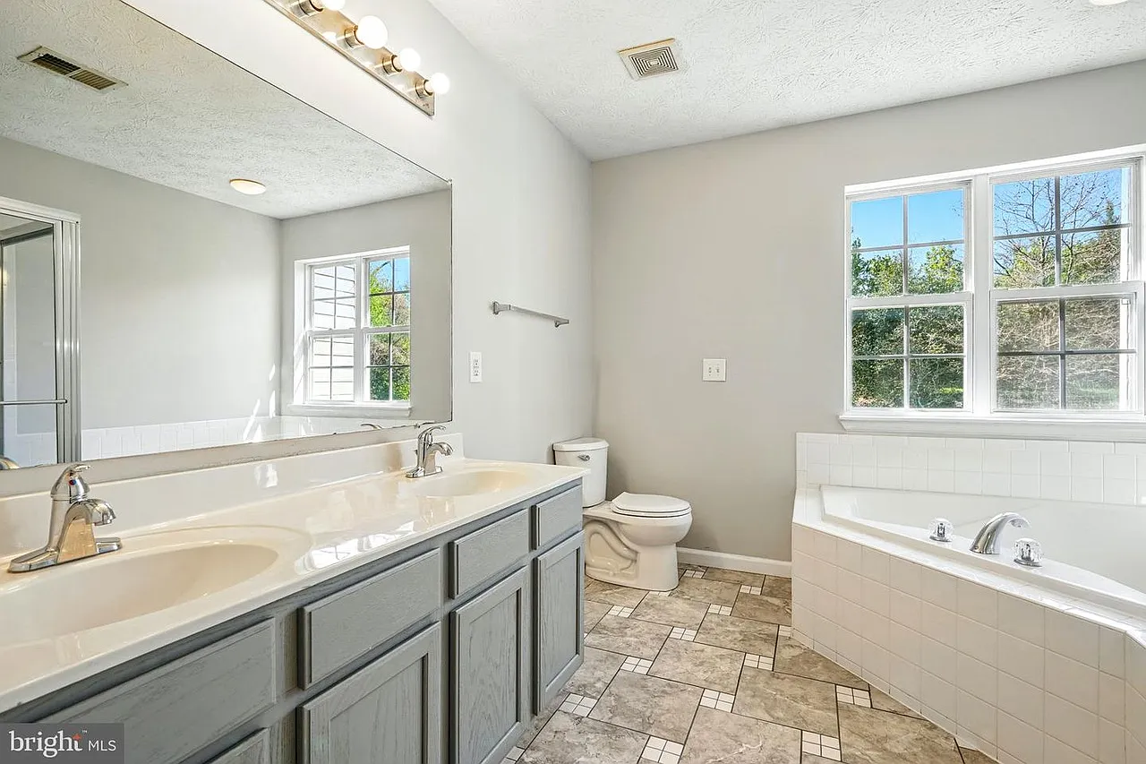 10501 Martin Luther King Jr Hwy — Photo 4